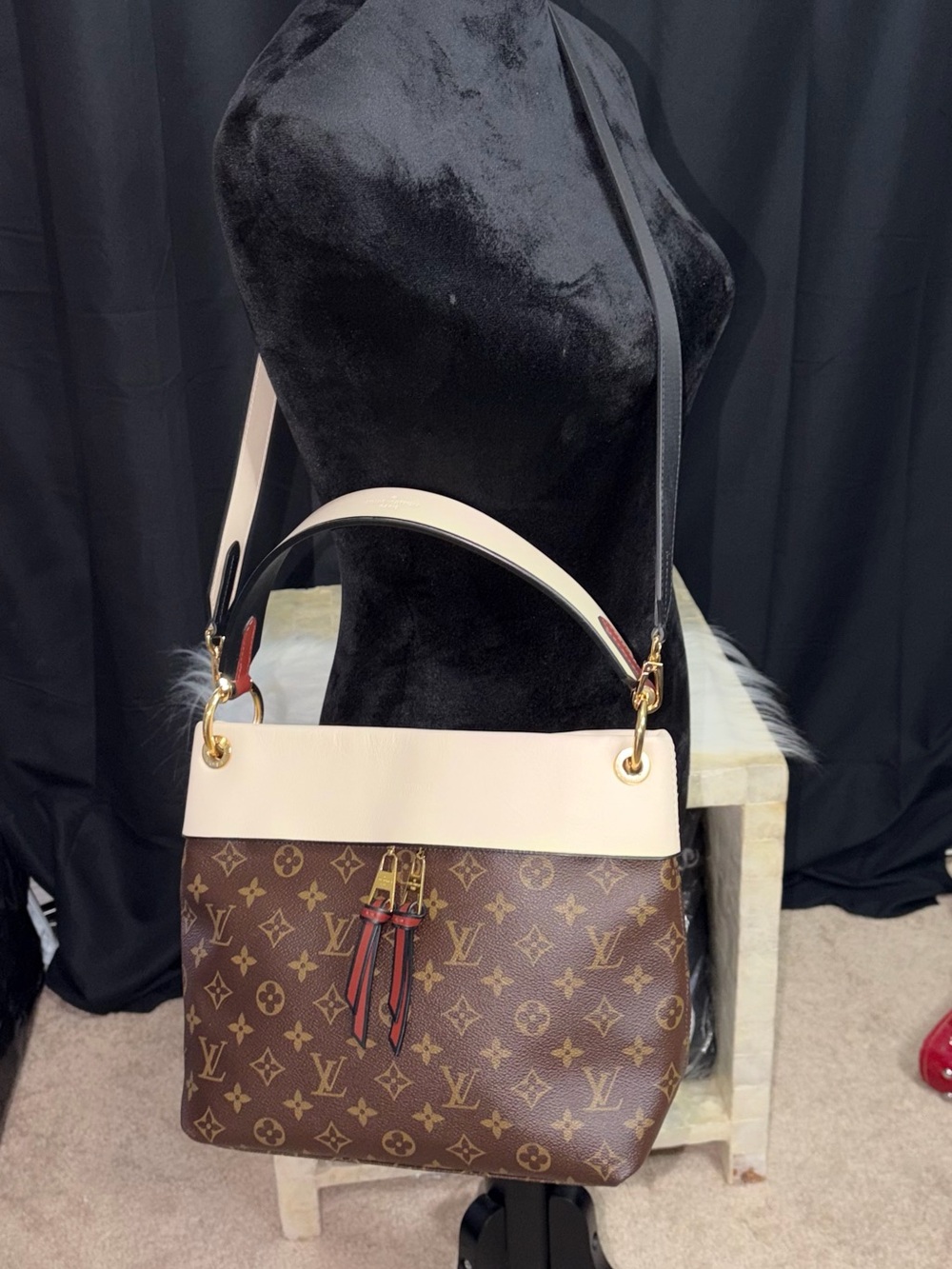 Louis Vuitton Monogram Canvas Tuileries Besace Shoulder Bag